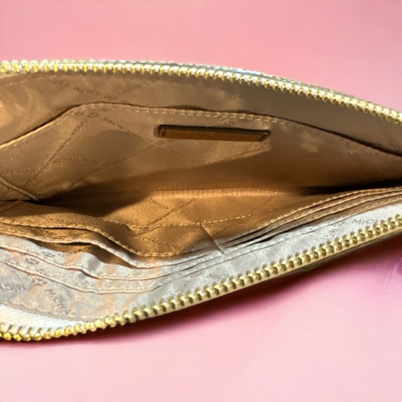 NWT Michael Kors Jet Set Large Zip Clutch Wristlet - Picture 5 of 5